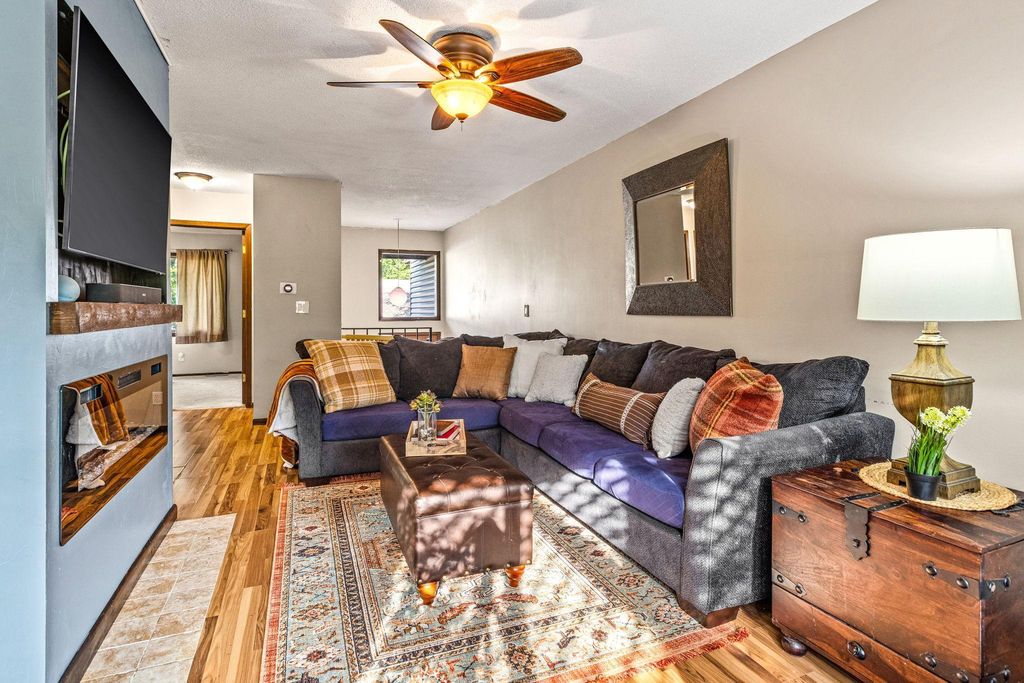 145 River Woods Lane, Burnsville, MN 55337