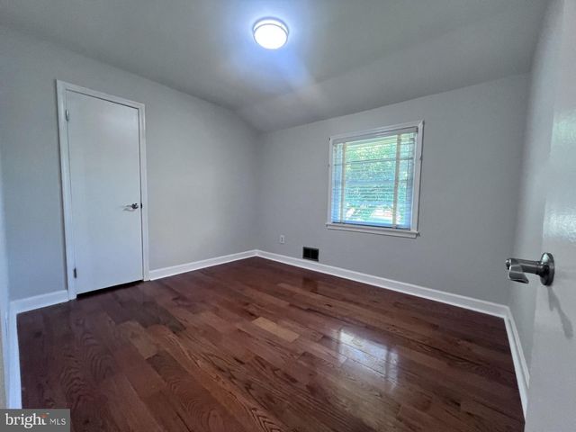 5825 LAMONT DR, New Carrollton, MD 20784