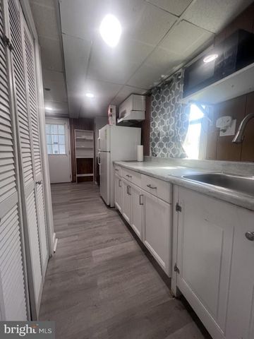 5825 LAMONT DR, New Carrollton, MD 20784