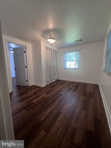 5825 LAMONT DR, New Carrollton, MD 20784