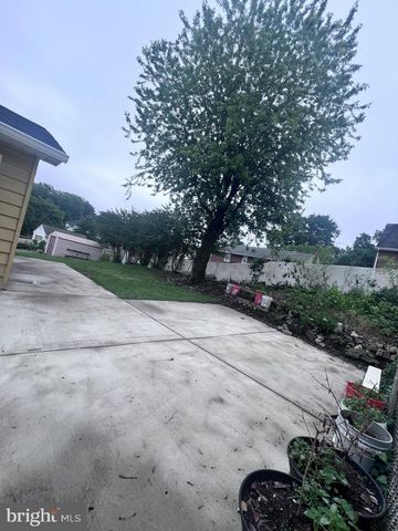 5825 LAMONT DR, New Carrollton, MD 20784