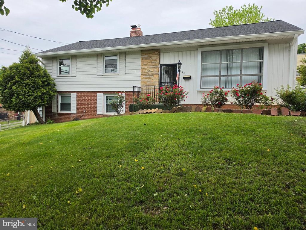 5825 LAMONT DR, New Carrollton, MD 20784