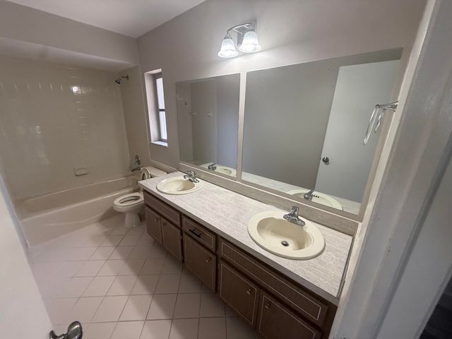 7823 NW 40TH Street, Coral Springs, FL 33065