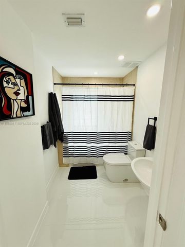 7700 Collins Ave 5, Miami Beach, FL 33141