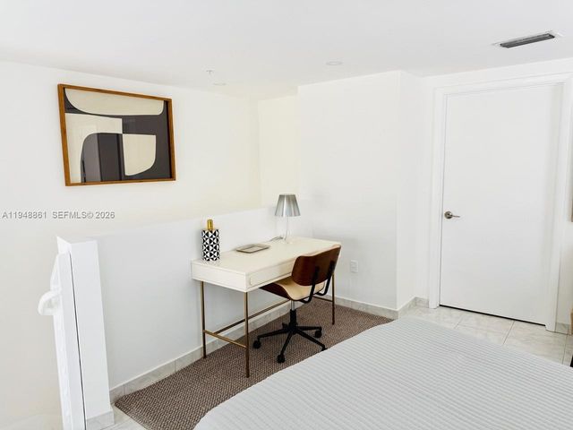 7700 Collins Ave 5, Miami Beach, FL 33141