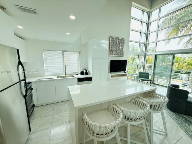 7700 Collins Ave 5, Miami Beach, FL 33141