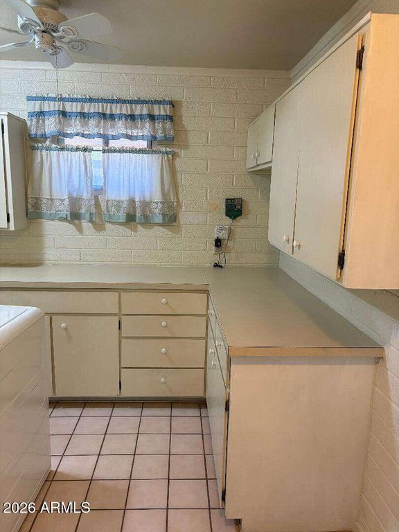 Image 11 of property listing at 6730 E EL PASO Street, Mesa, AZ 85205