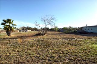414 E 5th St, Bishop, TX 78343