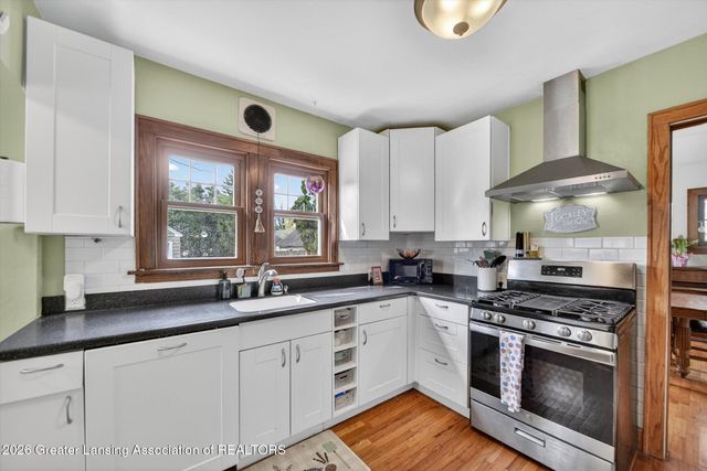 528 Riley Street, Lansing, MI 48910