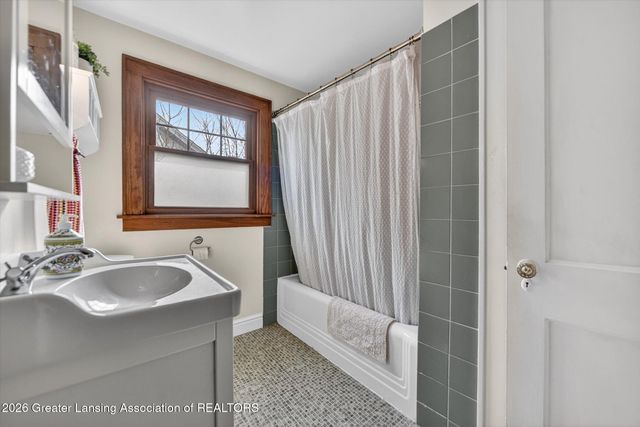 528 Riley Street, Lansing, MI 48910