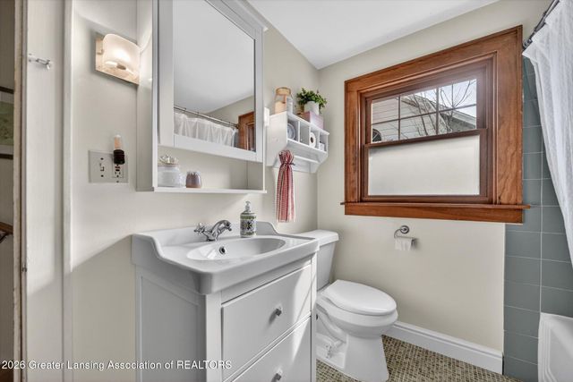528 Riley Street, Lansing, MI 48910