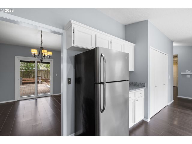 895 Sw 166TH Ave, Beaverton, OR 97006