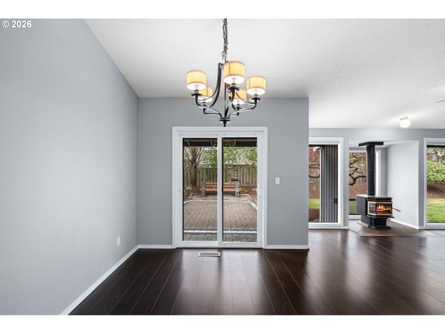 895 Sw 166TH Ave, Beaverton, OR 97006