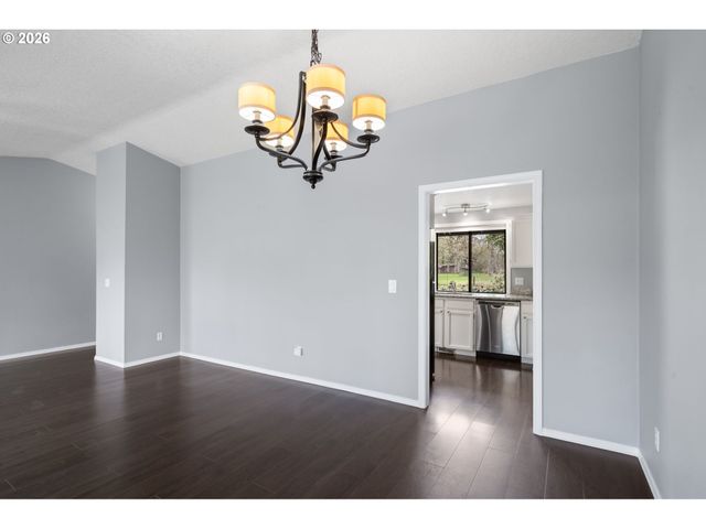 895 Sw 166TH Ave, Beaverton, OR 97006