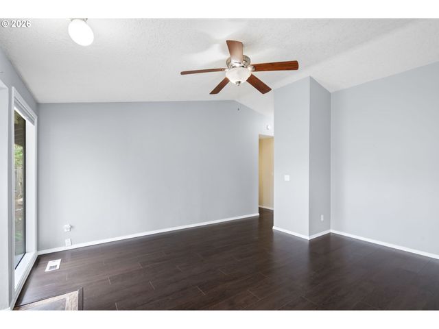 895 Sw 166TH Ave, Beaverton, OR 97006