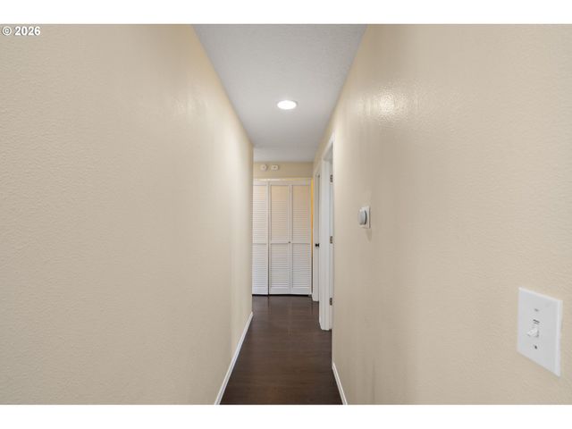 895 Sw 166TH Ave, Beaverton, OR 97006