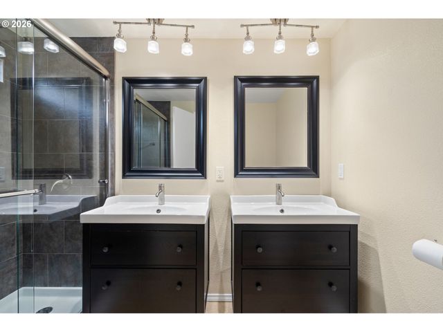 895 Sw 166TH Ave, Beaverton, OR 97006