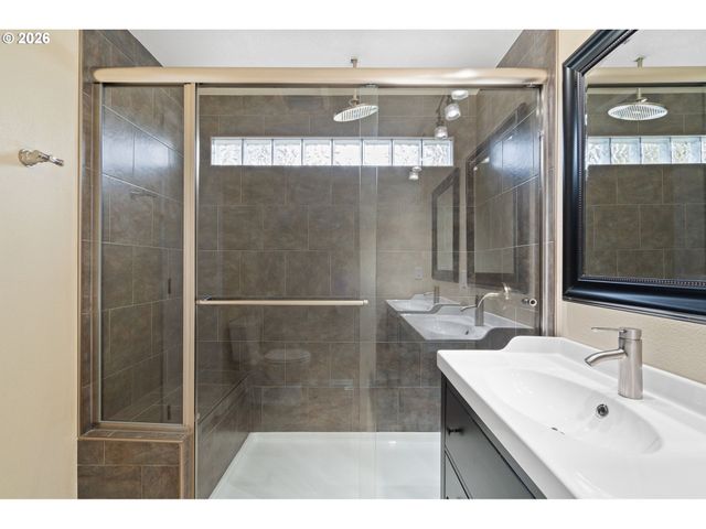 895 Sw 166TH Ave, Beaverton, OR 97006