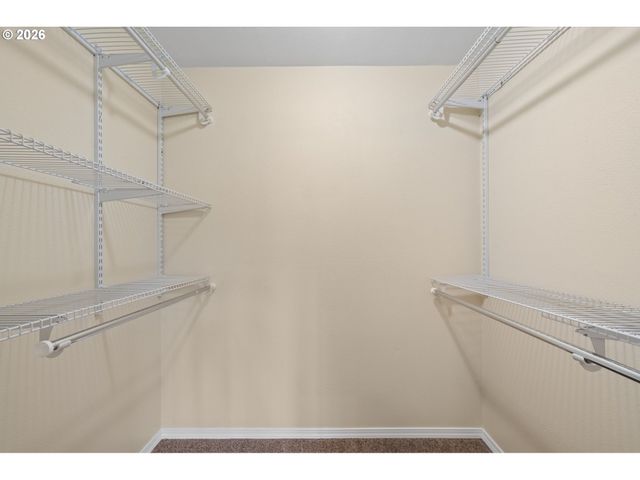 895 Sw 166TH Ave, Beaverton, OR 97006