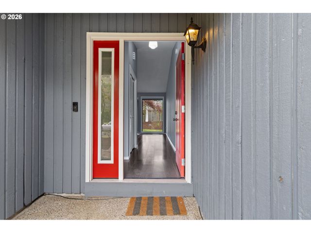 895 Sw 166TH Ave, Beaverton, OR 97006