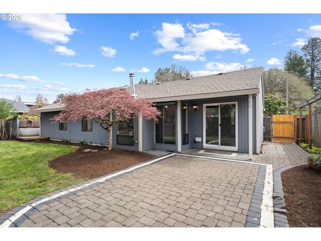 895 Sw 166TH Ave, Beaverton, OR 97006