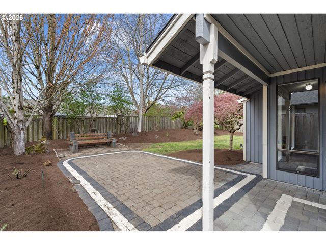 895 Sw 166TH Ave, Beaverton, OR 97006