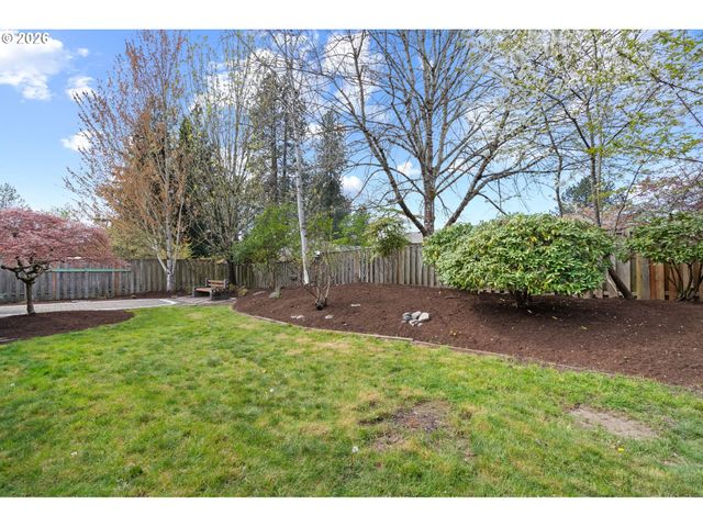 895 Sw 166TH Ave, Beaverton, OR 97006