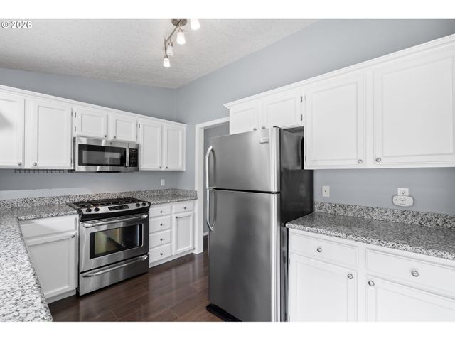 895 Sw 166TH Ave, Beaverton, OR 97006