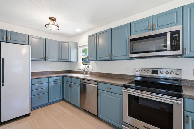 9442 Saratoga Lane N, Maple Grove, MN 55369