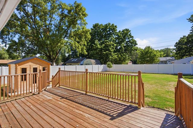 9442 Saratoga Lane N, Maple Grove, MN 55369