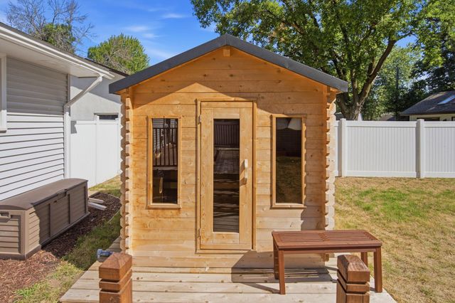 9442 Saratoga Lane N, Maple Grove, MN 55369