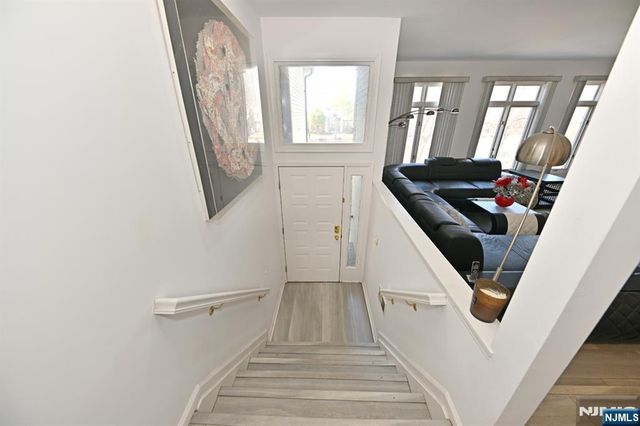 64 Lakeview Drive, Old Tappan, NJ 07675