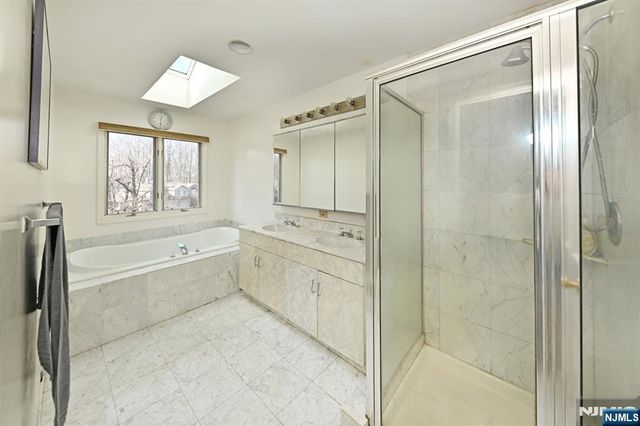 64 Lakeview Drive, Old Tappan, NJ 07675