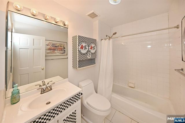 64 Lakeview Drive, Old Tappan, NJ 07675