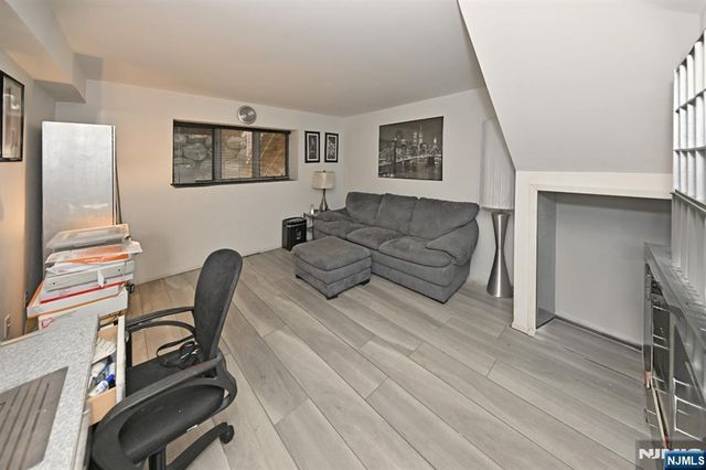 64 Lakeview Drive, Old Tappan, NJ 07675