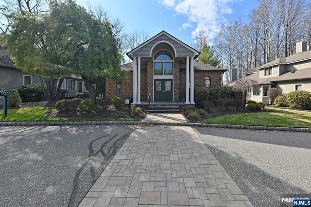 64 Lakeview Drive, Old Tappan, NJ 07675