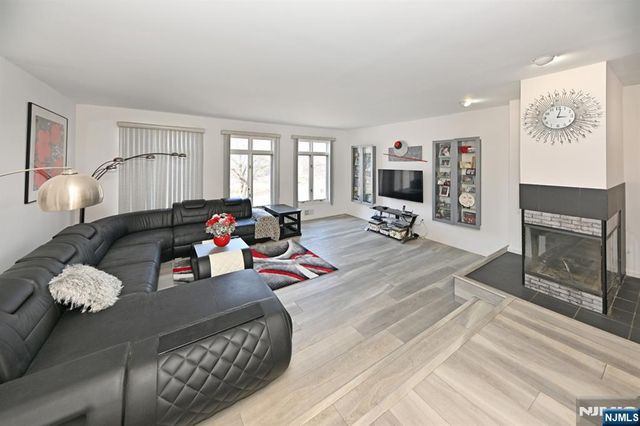 64 Lakeview Drive, Old Tappan, NJ 07675