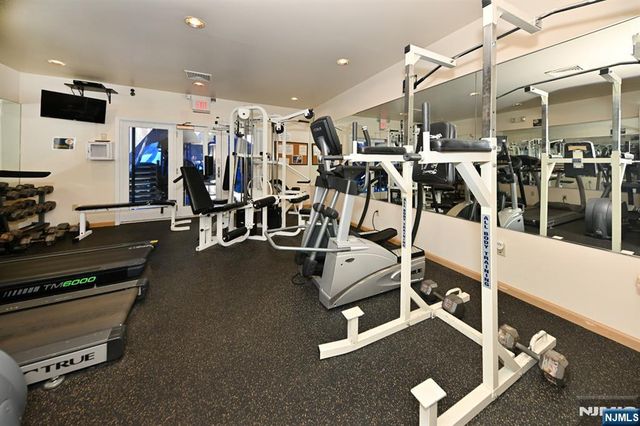 64 Lakeview Drive, Old Tappan, NJ 07675