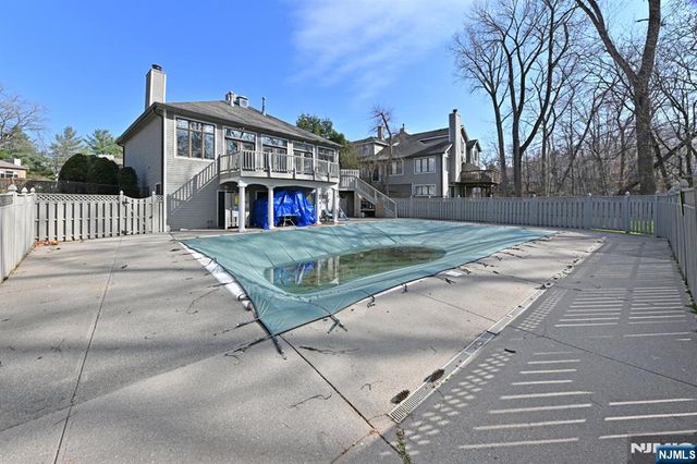 64 Lakeview Drive, Old Tappan, NJ 07675