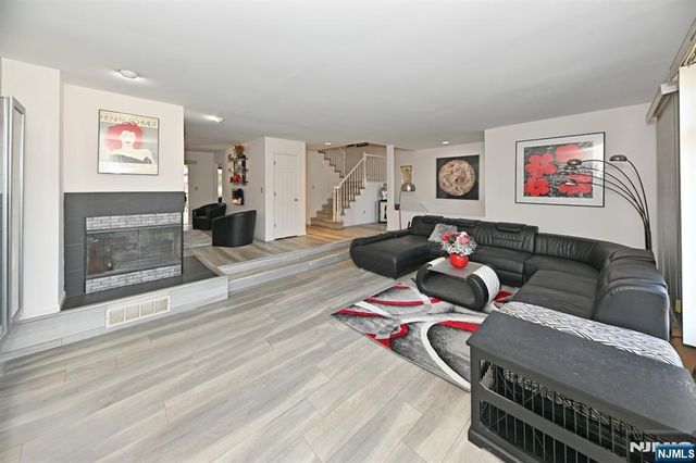 64 Lakeview Drive, Old Tappan, NJ 07675