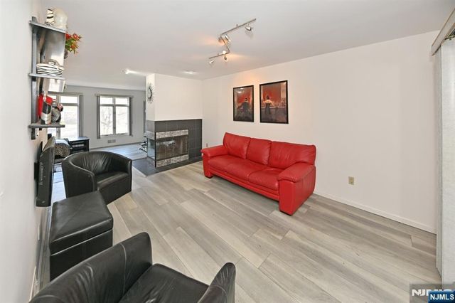 64 Lakeview Drive, Old Tappan, NJ 07675