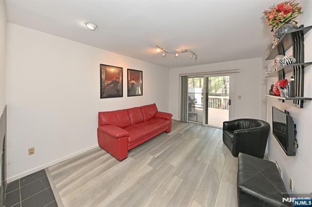 64 Lakeview Drive, Old Tappan, NJ 07675