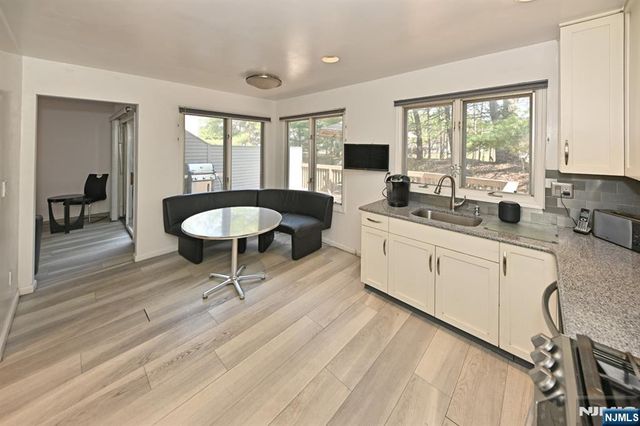 64 Lakeview Drive, Old Tappan, NJ 07675