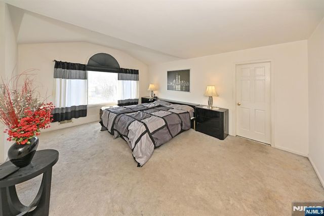 64 Lakeview Drive, Old Tappan, NJ 07675