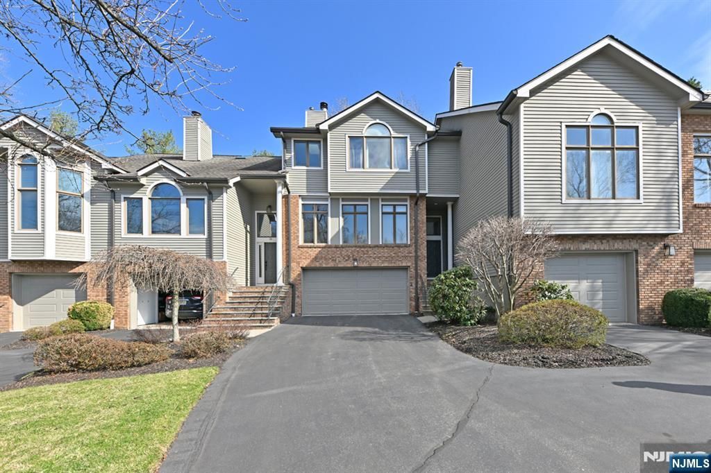 64 Lakeview Drive, Old Tappan, NJ 07675