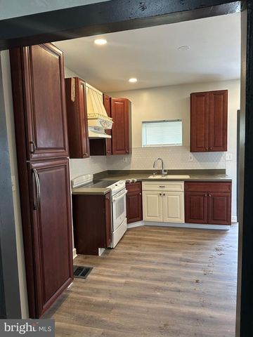 1617 N CHAPEL ST, Baltimore, MD 21213