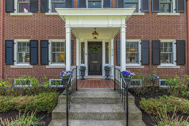 916 Knox Street, Birmingham, MI 48009