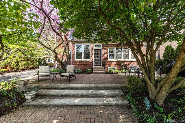 916 Knox Street, Birmingham, MI 48009