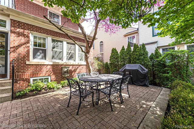 916 Knox Street, Birmingham, MI 48009
