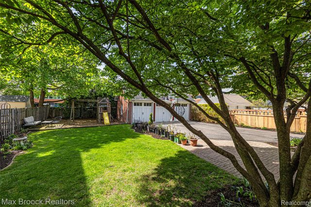 916 Knox Street, Birmingham, MI 48009
